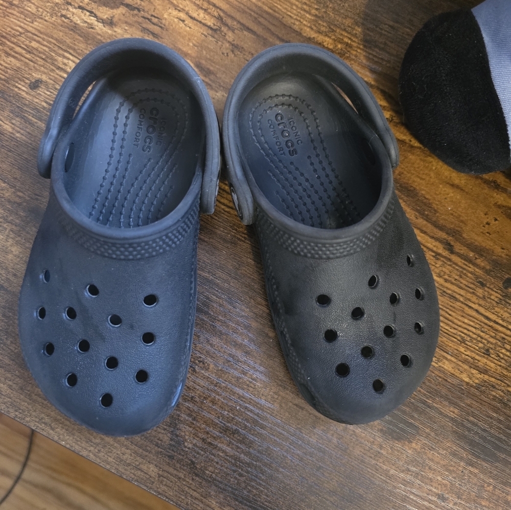 CROCS Kids BlackSandals 9c